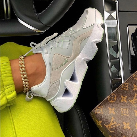 Nike Shoes - Nike RYZ 365